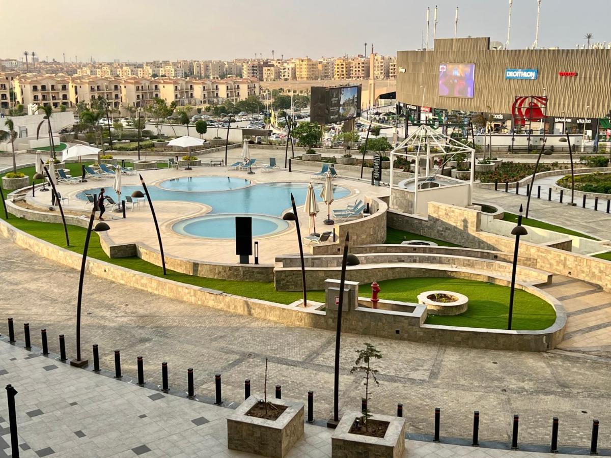 Luxury With Pools In Front Auc Il Cairo