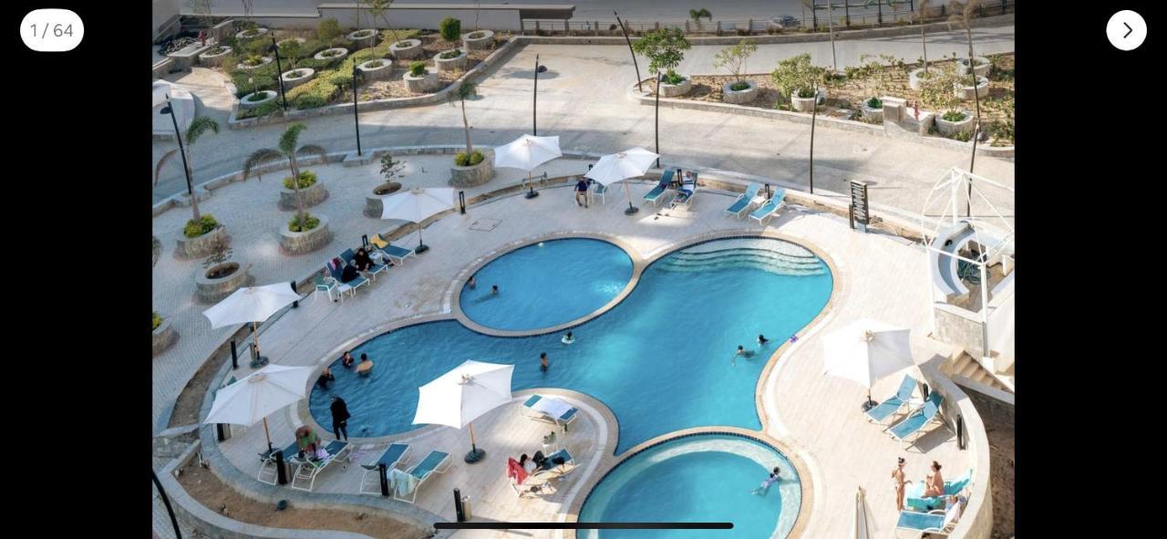 Luxury With Pools In Front Auc Le Caire